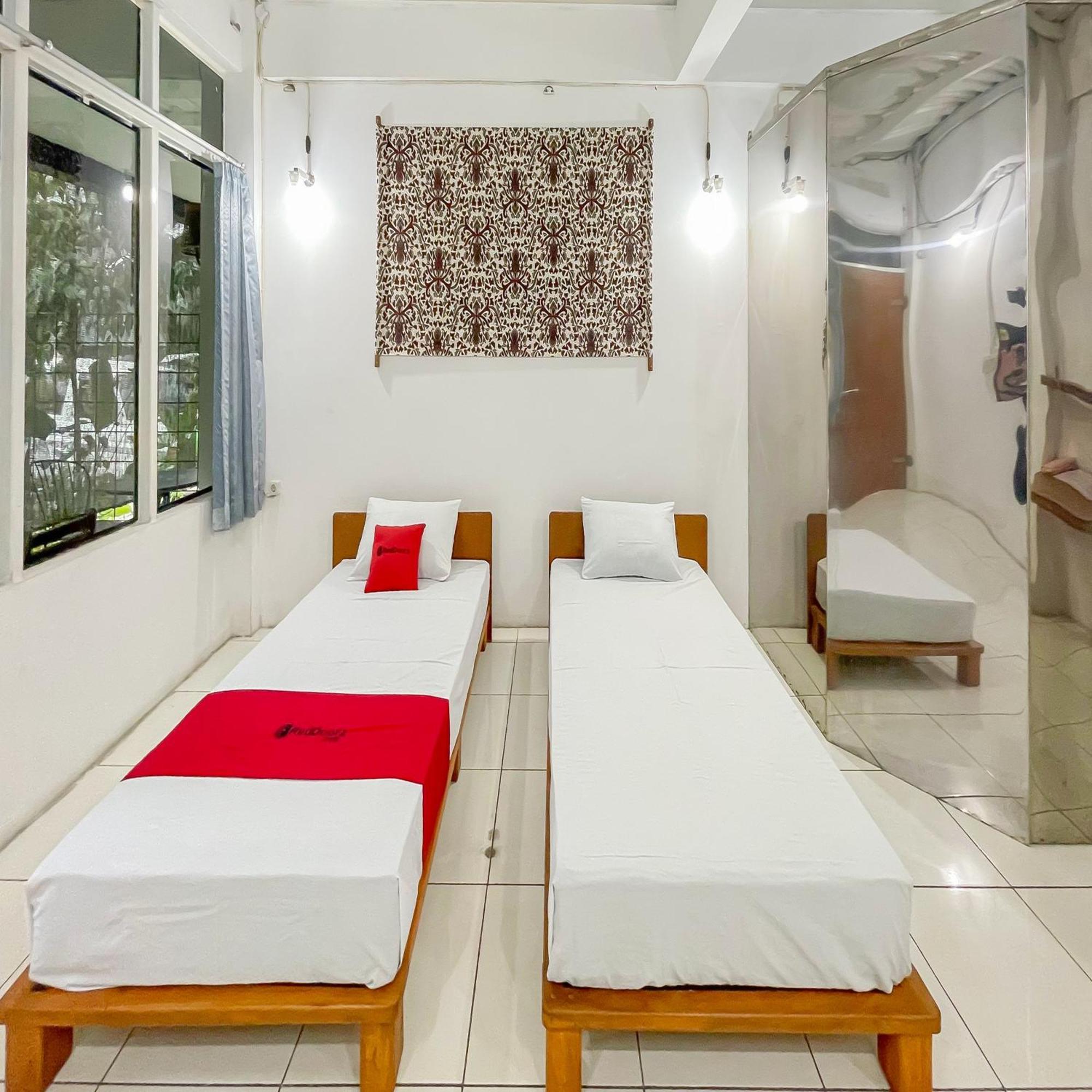 Hotel Reddoorz Syariah At Jalan Ra Kosasih Sukabumi Zewnętrze zdjęcie