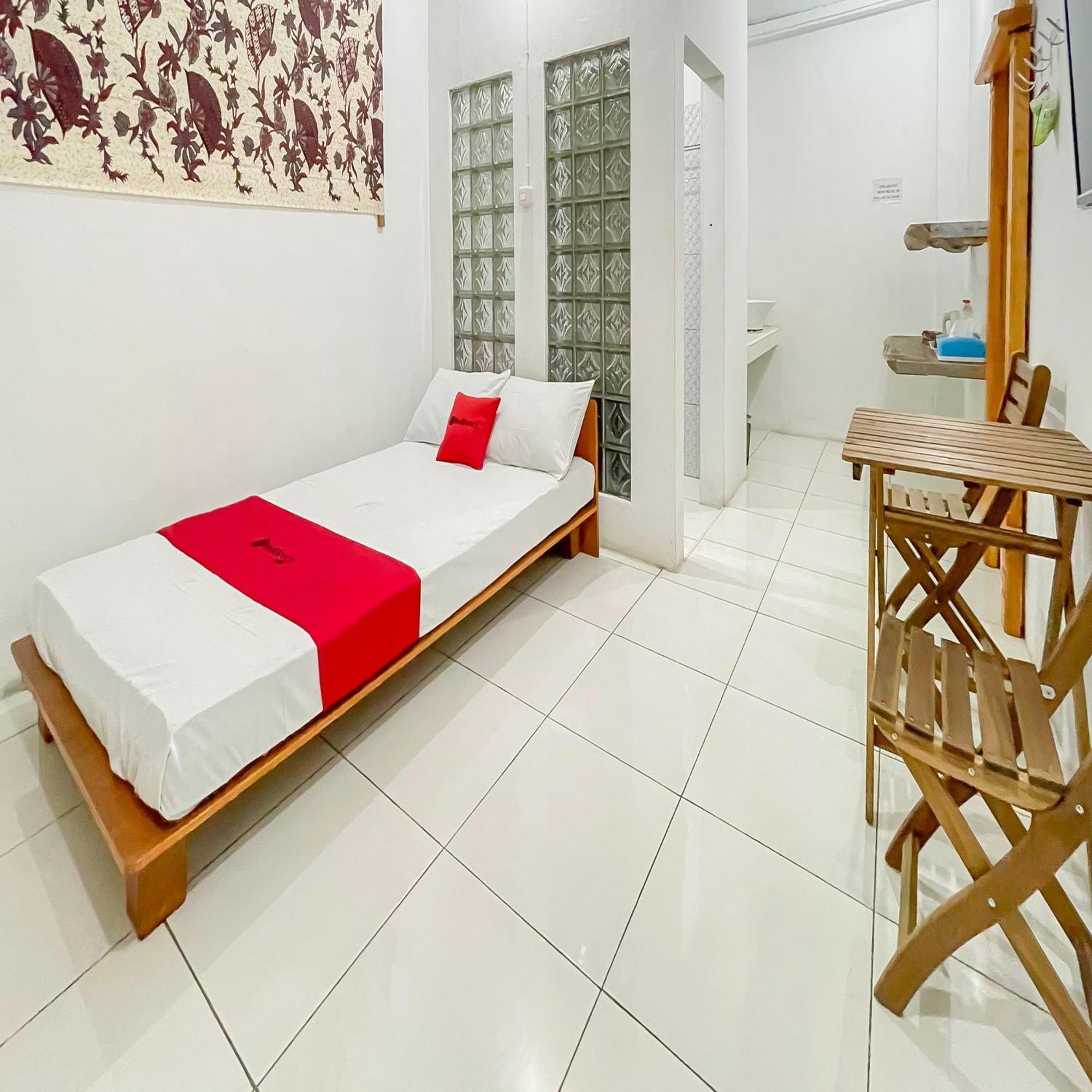 Hotel Reddoorz Syariah At Jalan Ra Kosasih Sukabumi Zewnętrze zdjęcie